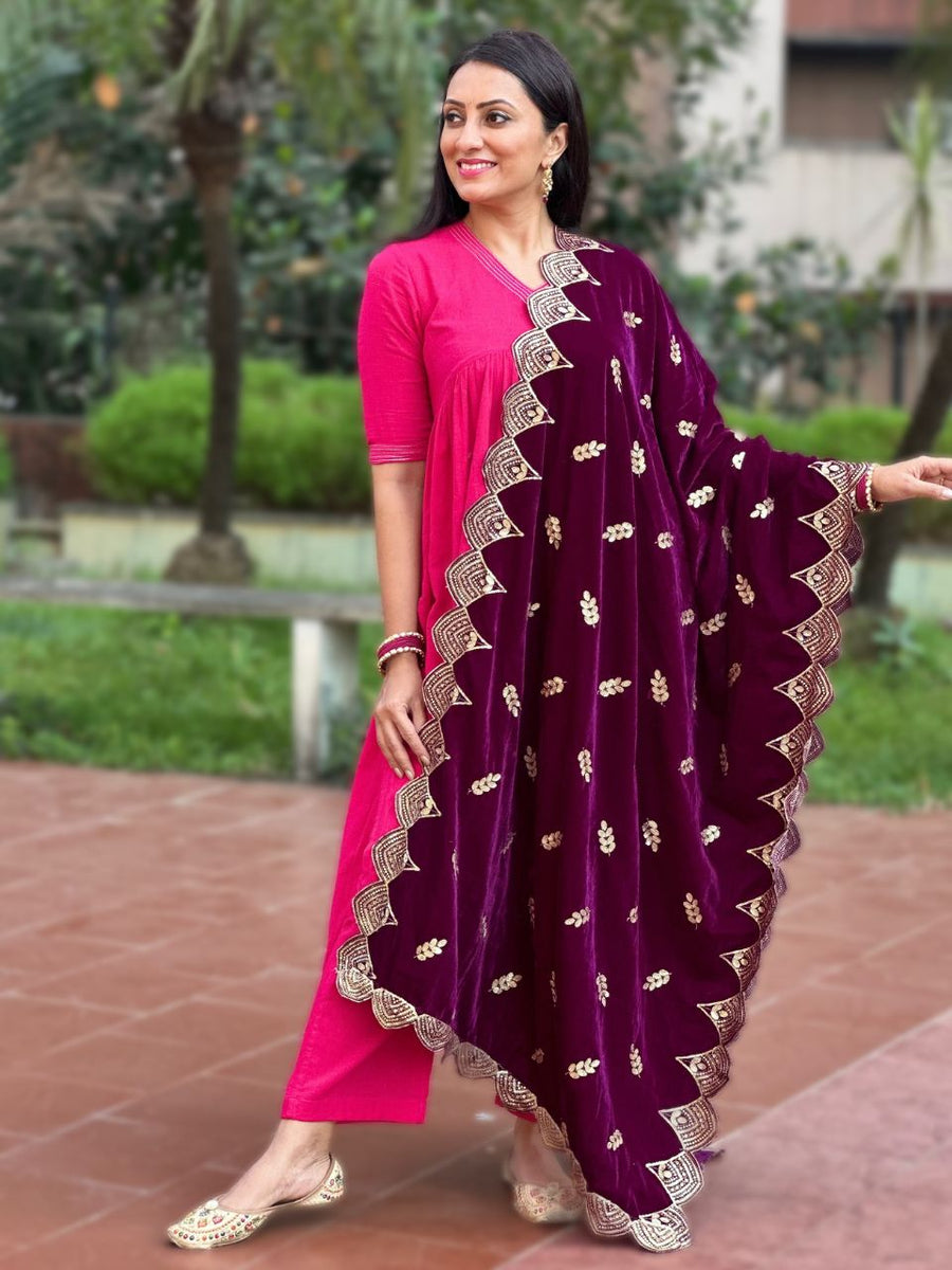 BEIGE AND GOLD EMBROIDERED VELVET DUPATTA main image 1