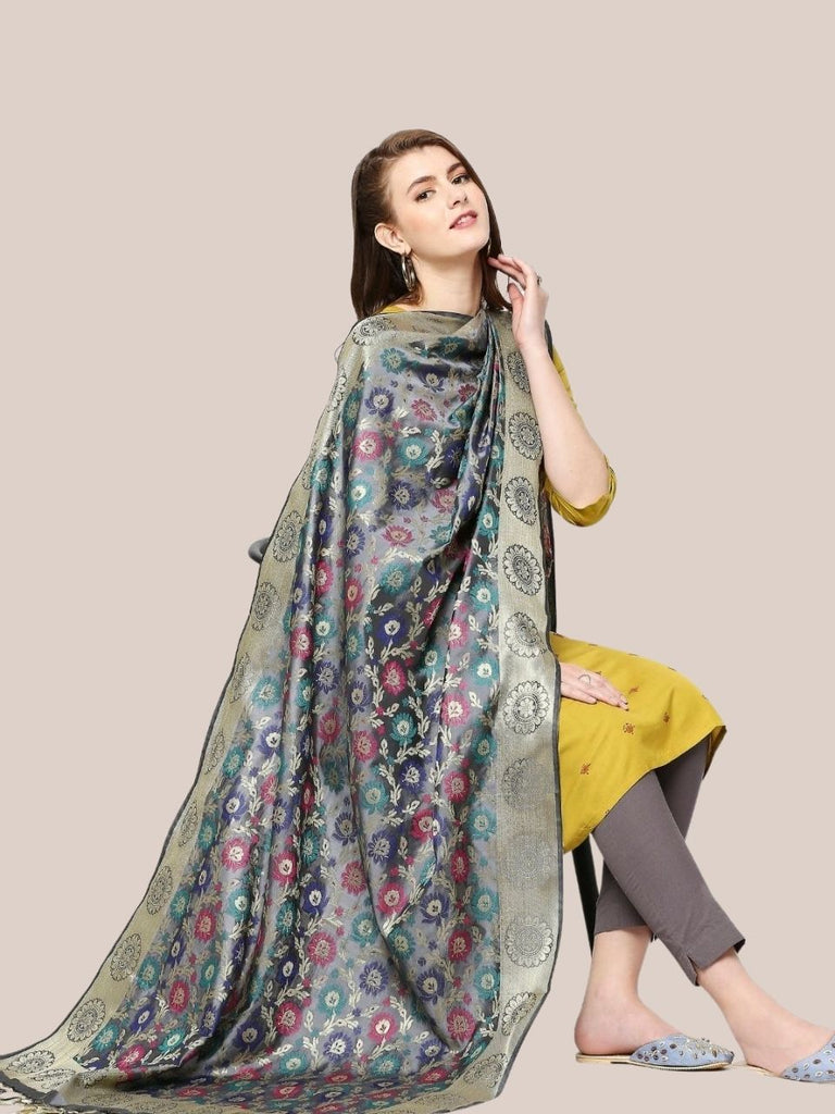 Uzun boyli ayollar bilan porno Qizlar jinsiy aloqani tugatadilar