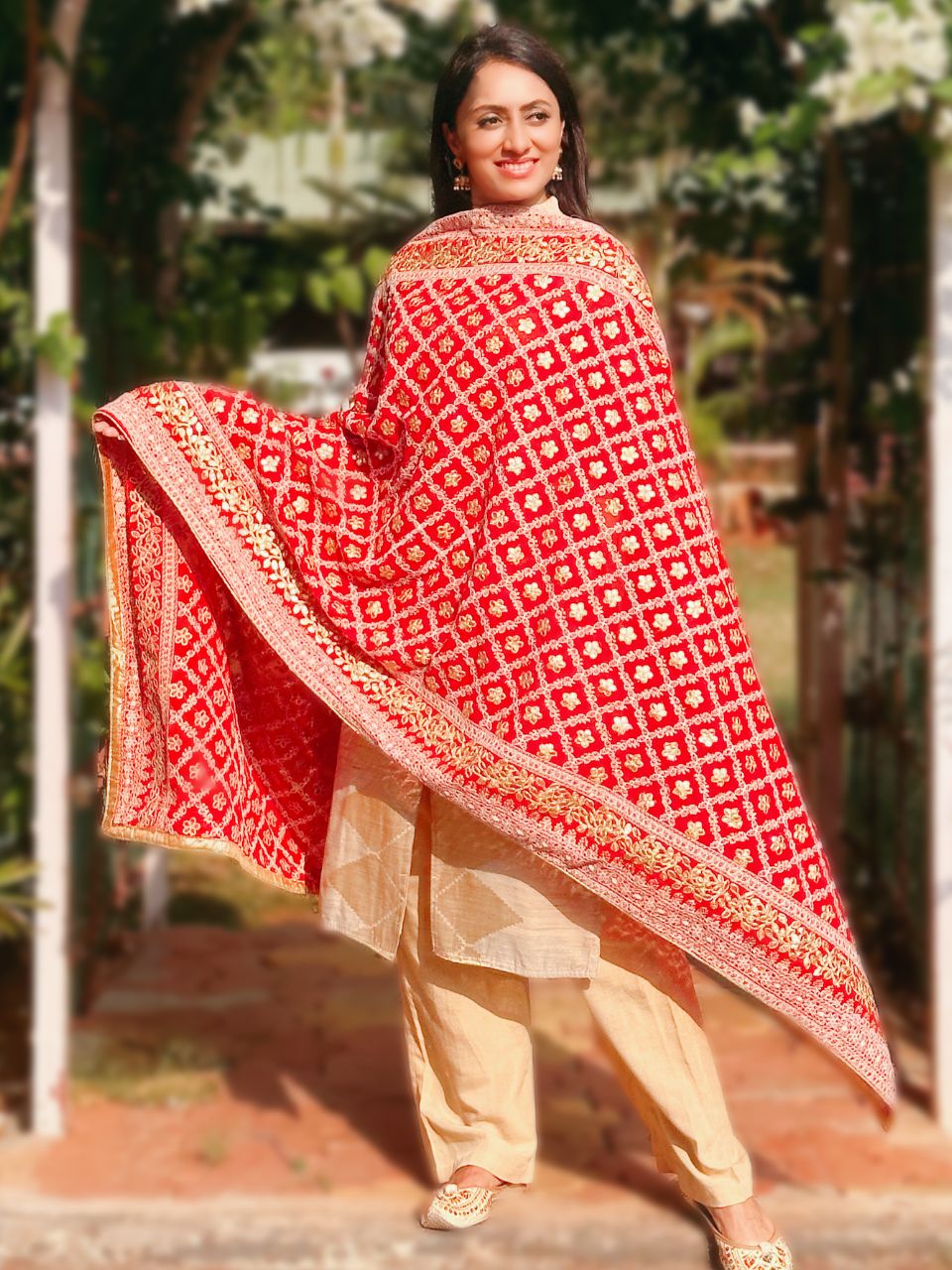 Georgette Hand-Embroidered Lucknowi Chikankari Kurta with Gotta Patti Work & Chiffon Dupatta – 100% Handcrafted Elegance